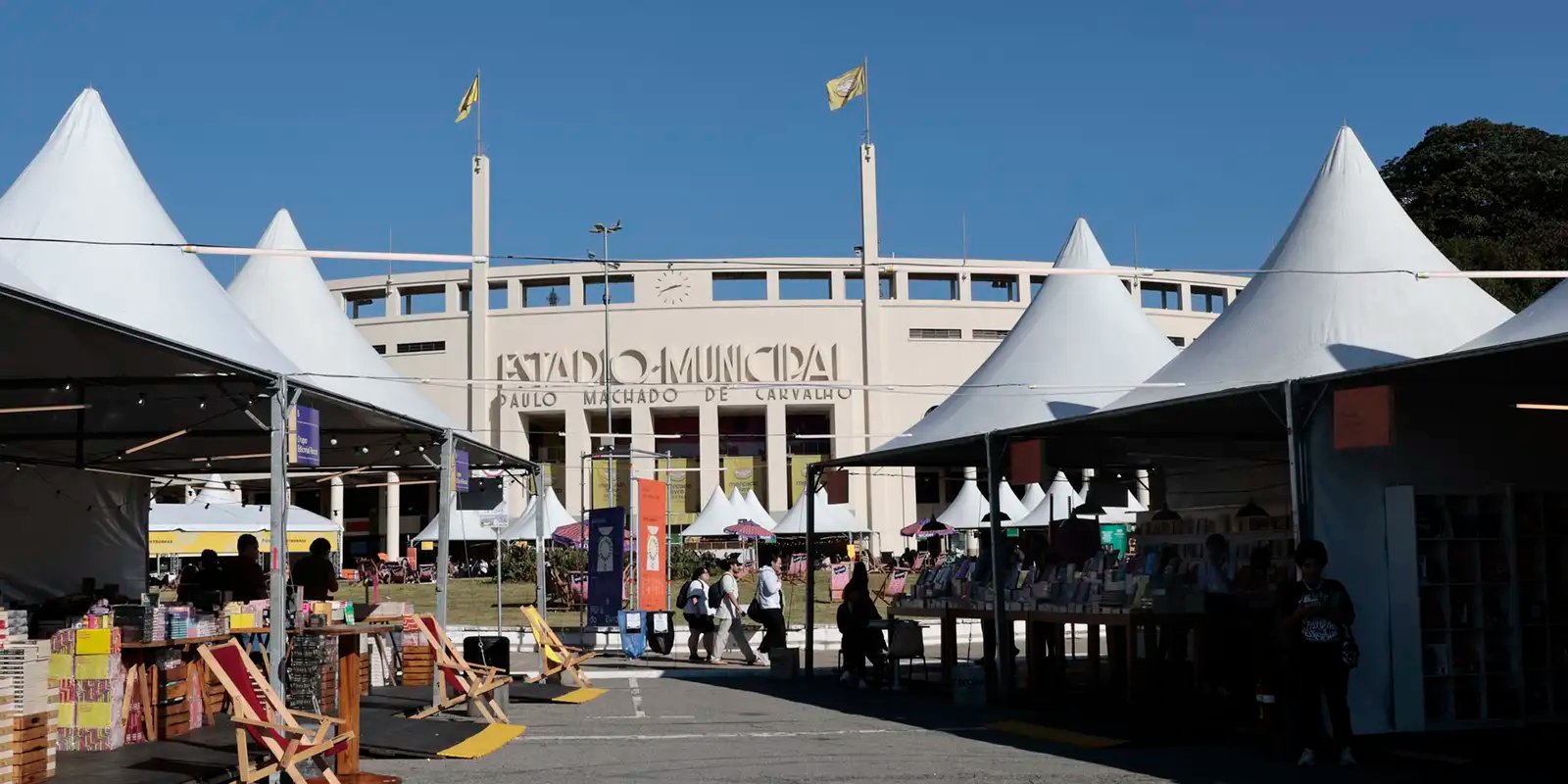 feriado-em-sp-tem-programacao-gratuita-em-feira-do-livro-no-pacaembu